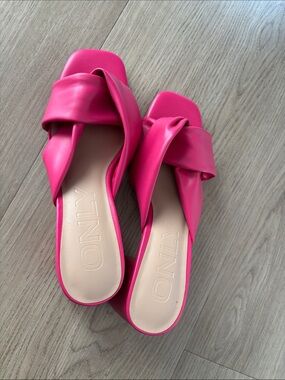 ONLY Fuchsia Knotted Slide Mules
